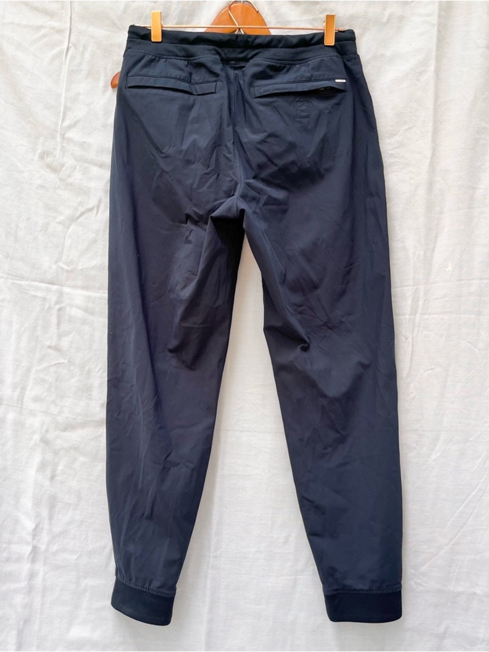 VUORI | META JOGGER DRAWSTRING TAPERED PERFORMANCE PANTS IN INK NAVY BLUE LARGE - Picture 6 of 6